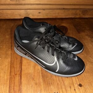 NIKE Mercurial Vapor 13 Youth Sz 4Y Black Indoor Soccer Shoes AT8169-001